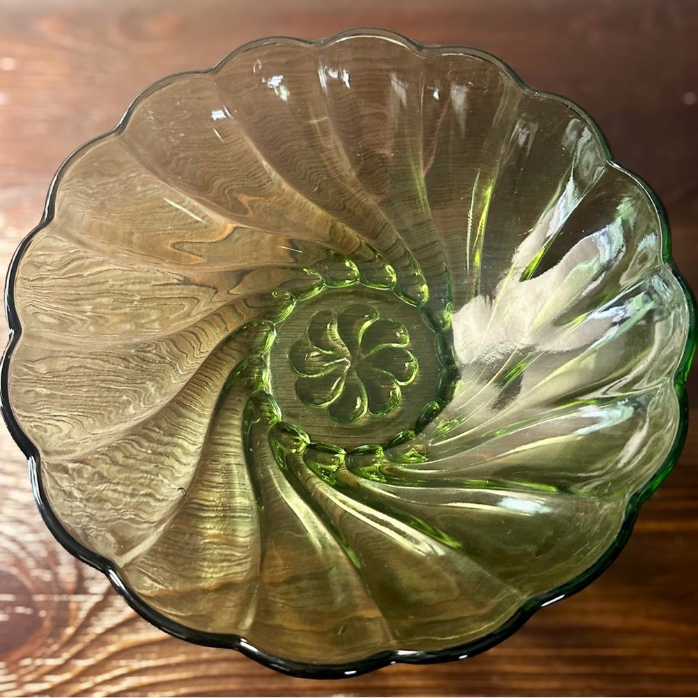 Vintage MCM Hazel Atlas Avocado Green Seashell Swirl Bowl 9"
